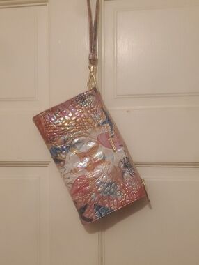 Brahmin Daisy.Iridescent Pink Multi-Color Wristlet Wallet